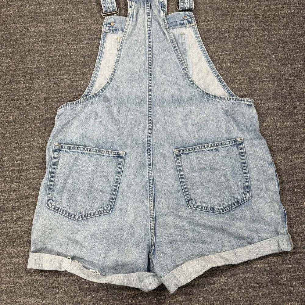 Gap Denim Bib Shortalls Women Medium Blue 100% Cotton Garden Cuffed Cut Off FLAW